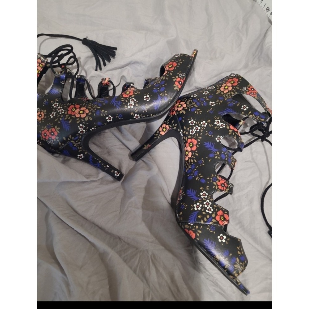 Nine West Briago Black Floral Lace up Sandal SZ 9.5 w/tassel back zip punk‎ goth - Picture 4 of 11